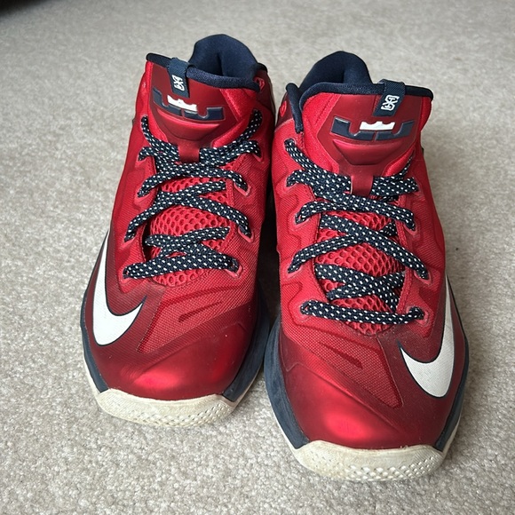 Nike Max Lebron 11 Low Top Independence Day 2014 Univers Red Men’s Size 9.5 EUC - Picture 4 of 11